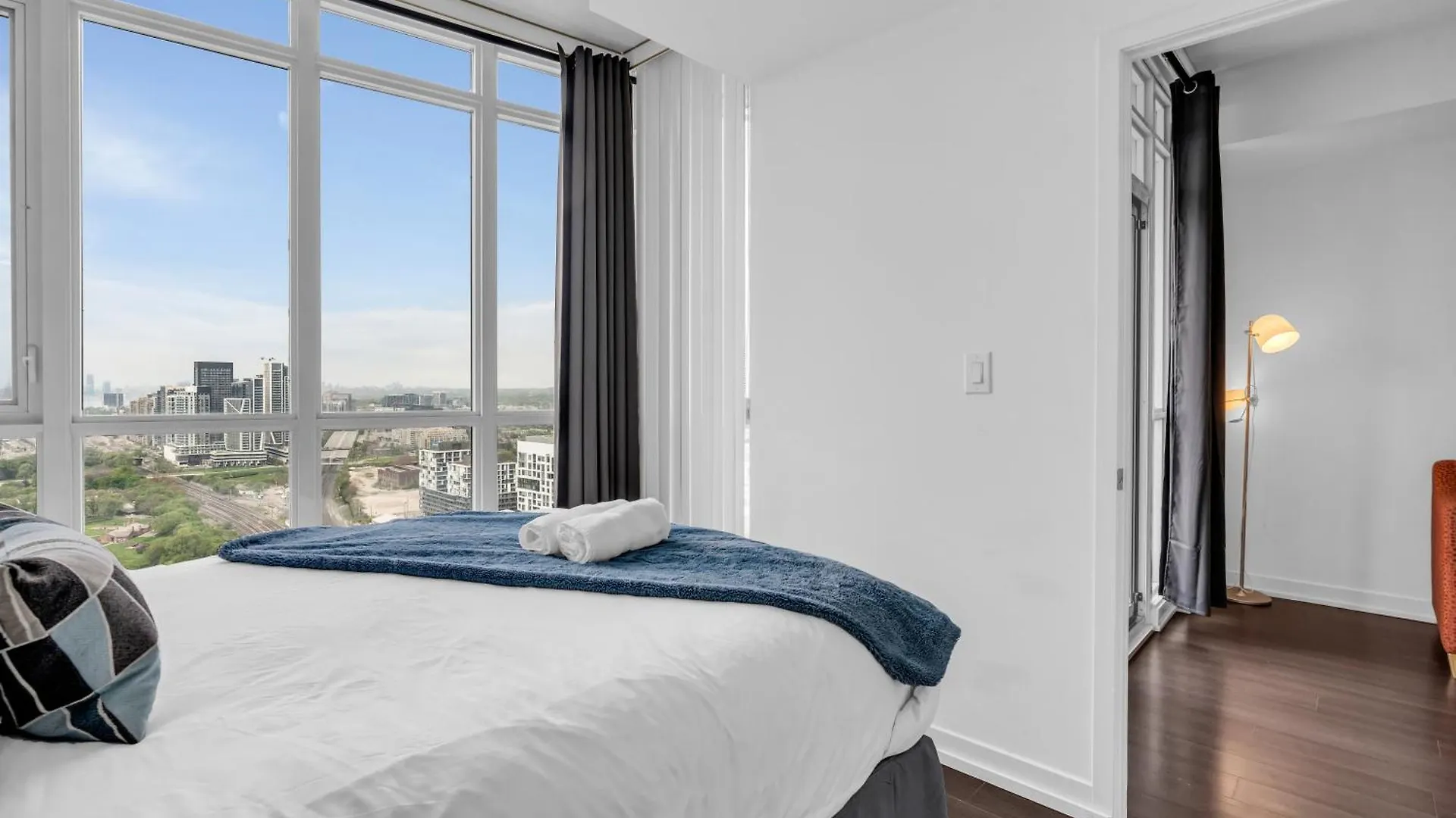 טורונטו Prestige Downtown Suite - Free Parking דירה